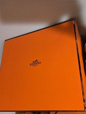 Hermès Orange Signature Box